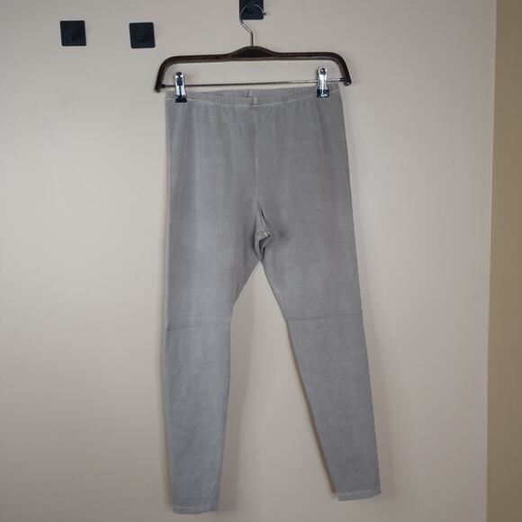 Skims SAMPLE  Bundle of Outdoor Biker Shorts and Leggings Size L - Picture 6 of 12